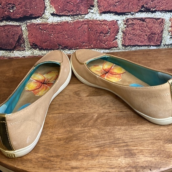 Naturalizer Tan Flat Fabric Comfort Loafers with Gold Accents Size 7 - Picture 10 of 15